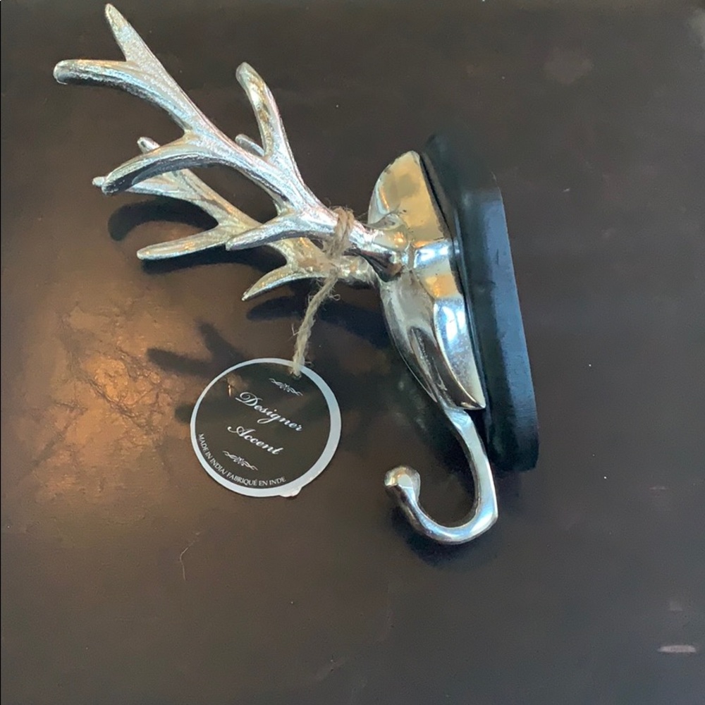 NWT CHOME MOUNTED ANTLERS ON WOOD BASE WALL HANGER - Picture 2 of 3
